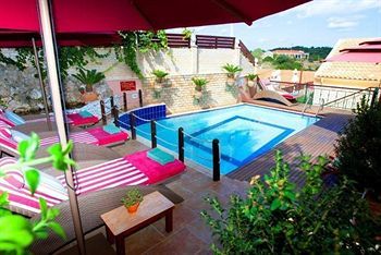 Residencia Faros Suites