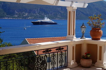 Residencia Faros Suites