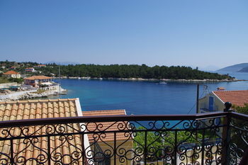 Residencia Faros Suites