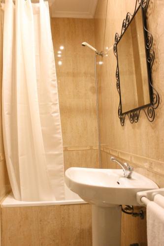 Las Atarazanas - Design Hostal