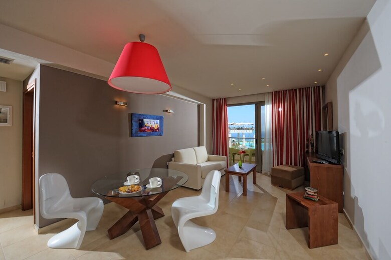 Hotel Royal Heights Resort Villas & Spa