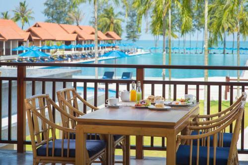 Hotel Le Menara Khao Lak Beachfront Villa & Resort
