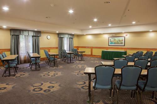 Holiday Inn Express Hotel & Suites Canton