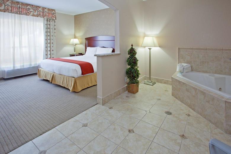 Holiday Inn Express Hotel & Suites College Station