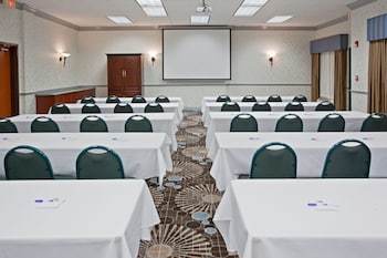 Holiday Inn Express Hotel & Suites College Station