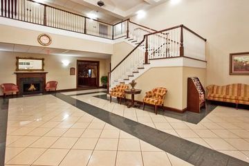 Holiday Inn Express Hotel & Suite