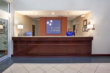 Holiday Inn Express Hotel & Suite
