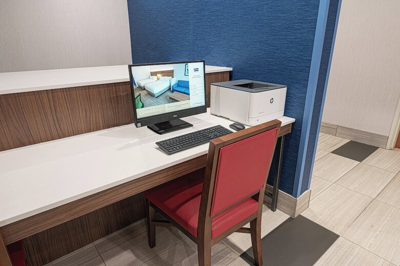 Holiday Inn Express Hotel & Suites East Lansing