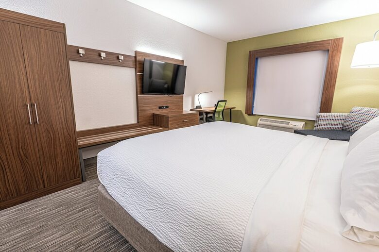 Holiday Inn Express Hotel & Suites East Lansing