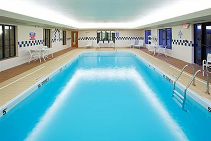 Holiday Inn Express Hotel & Suites East Lansing
