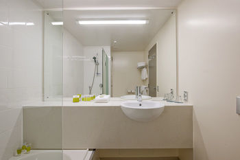 Hotel S/circle Southern Cross