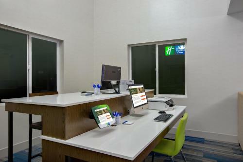 Holiday Inn Express Hotel & Suites Ontario