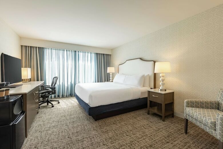 Hotel Embassy Suites Phil/valley For