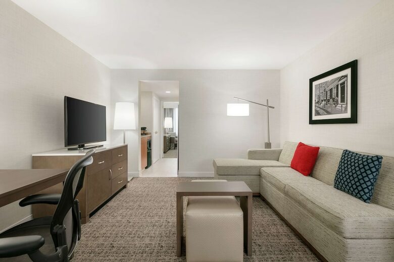 Hotel Embassy Suites Phil/valley For