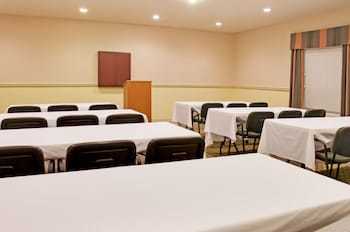 Holiday Inn Express Hotel & Suites Livingston