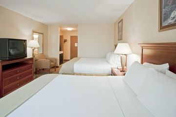 Holiday Inn Express Hotel & Suites Warsaw