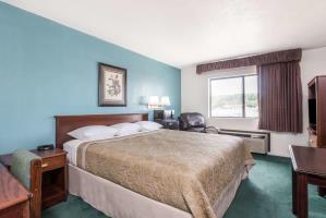 Super 8 Westbrook Hotel