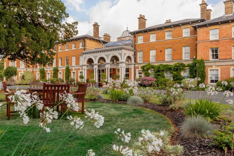 Oatlands Park Hotel