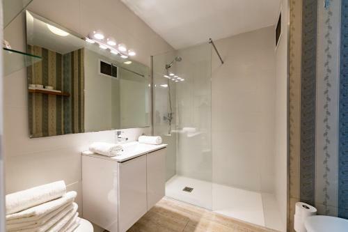 Alicante Skylights Apartments