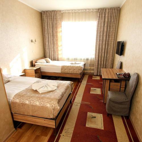 Hostal Madanur Hotel