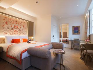 Hotel The Lalit London