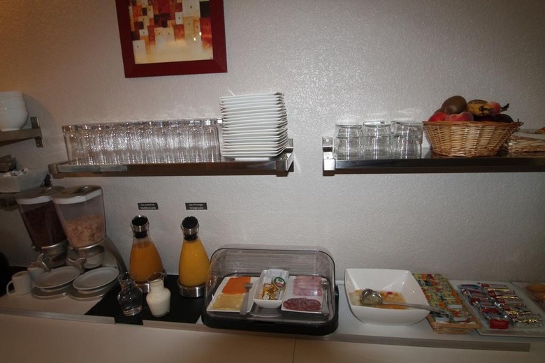 Hostal Adonis Lyon Est Artys H�tel
