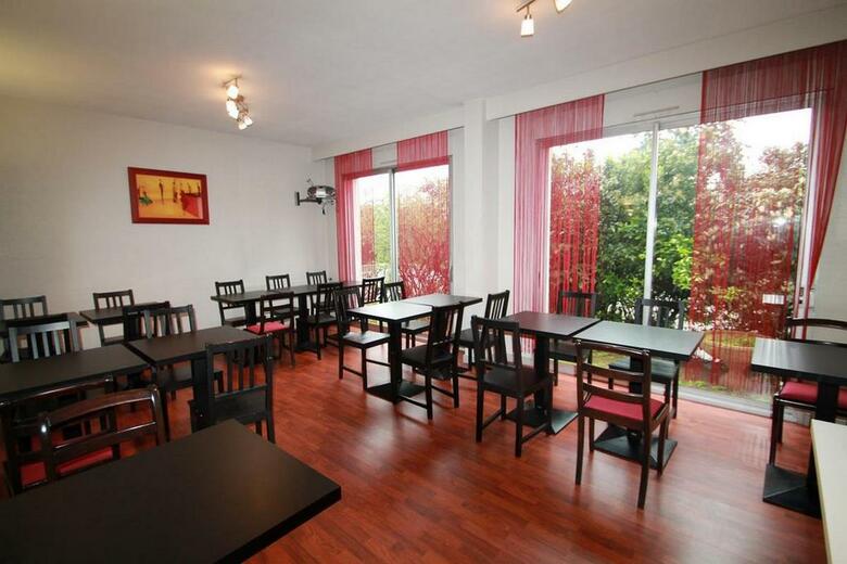 Hostal Adonis Lyon Est Artys H�tel
