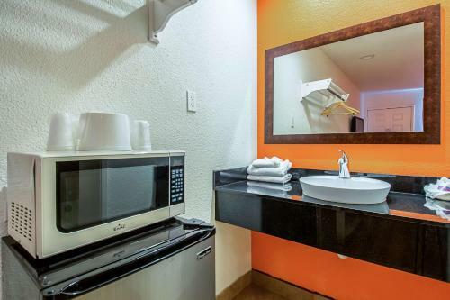 Hotel Motel 6 Bakersfield Airport