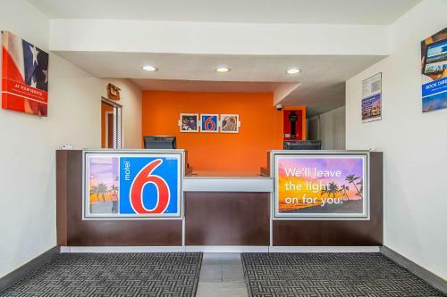 Hotel Motel 6 Bakersfield Airport