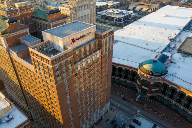 Renaissance St. Louis Grand & Suites Hotel