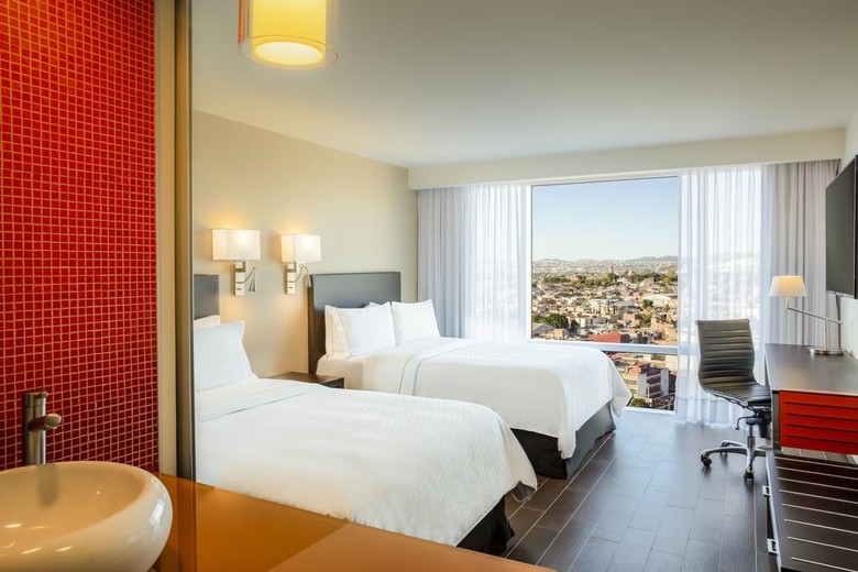 Hotel Fiesta Inn Express Quer�taro Constituyentes