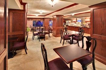 Holiday Inn Express Hotel & Suites Watertown