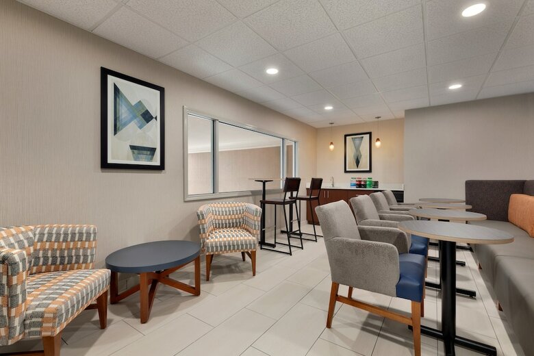 Holiday Inn Express Hotel & Suites Auburn