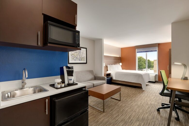 Holiday Inn Express Hotel & Suites Auburn