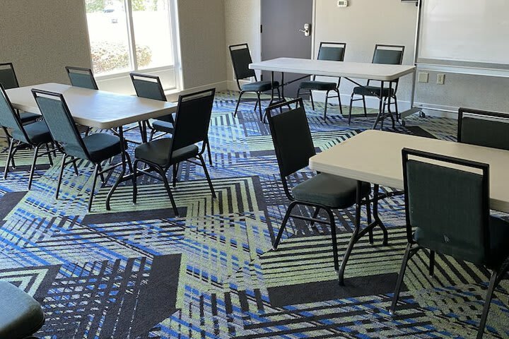 Holiday Inn Express Hotel & Suites Auburn