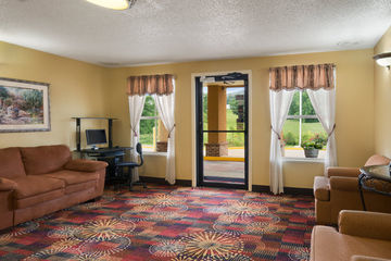 Ramada Limited Chattanooga Hot