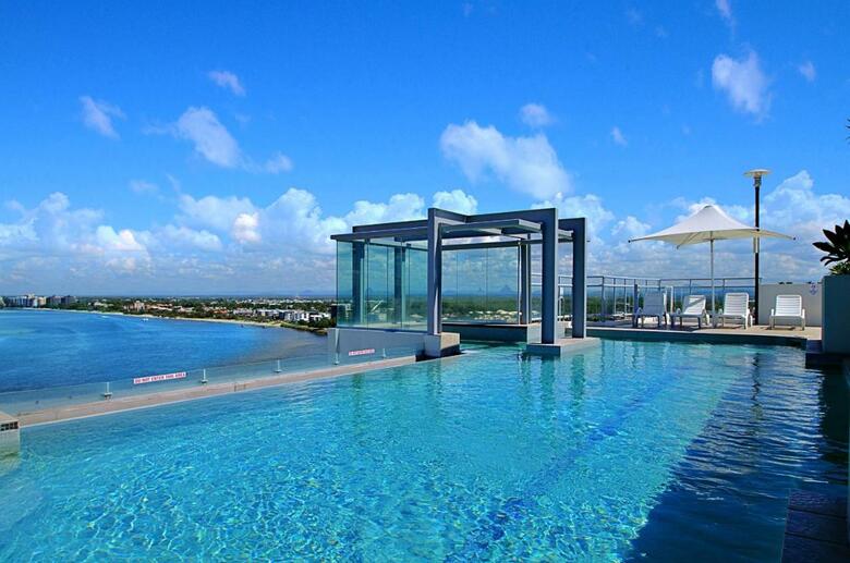 Hotel Pumicestone Blue