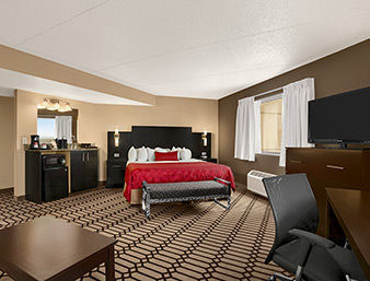 Ramada Plaza Fargo Hotel And C