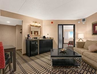 Ramada Plaza Fargo Hotel And C