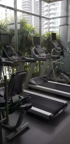 City Balcony Apartment With Marina Bay View