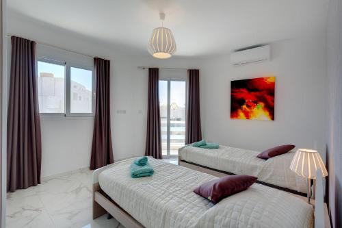 Luxury 2 Bedroom Apartment By The Sea