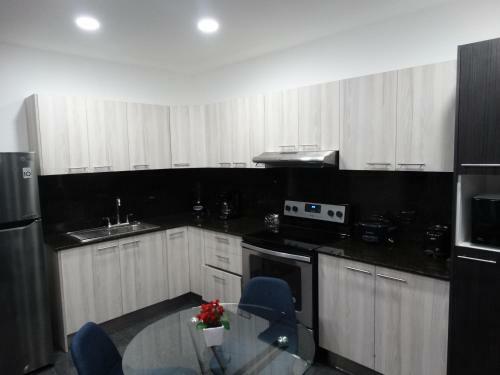 Hotel Suites Merlyn Airport