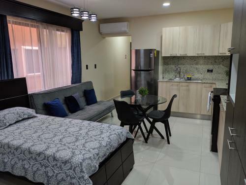 Hotel Suites Merlyn Airport