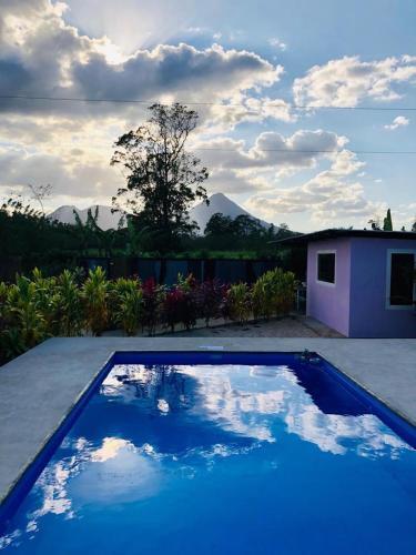 Posada New Coral Bungalow: Arenal View