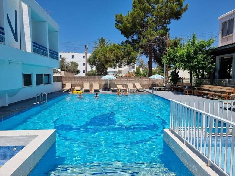Nereus Hotel