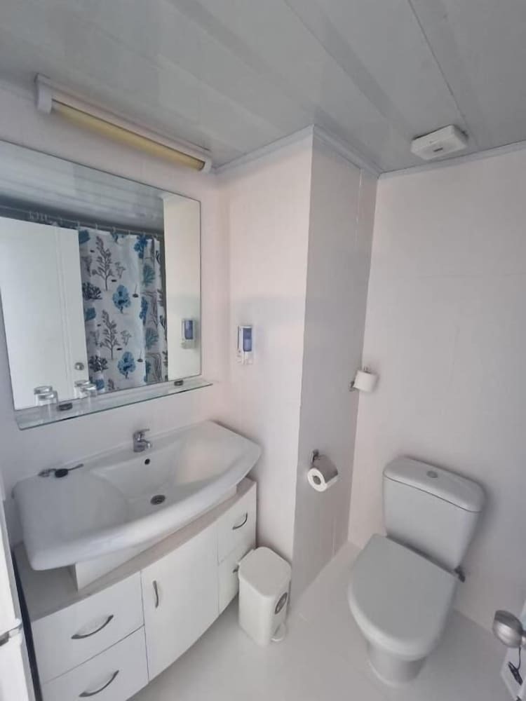 Nereus Hotel
