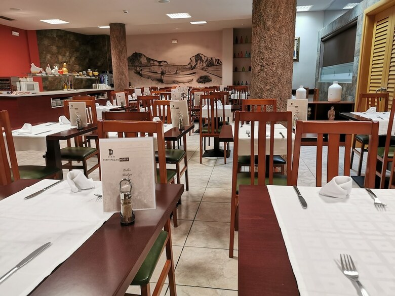 Hotel Petit Palau S�lo Adultos