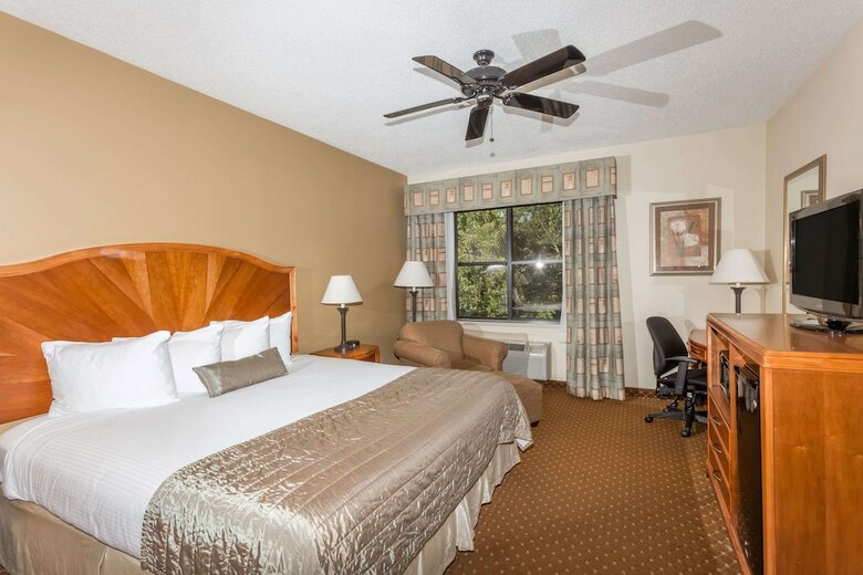 Hotel Baymont Inn And Suites Ashevil