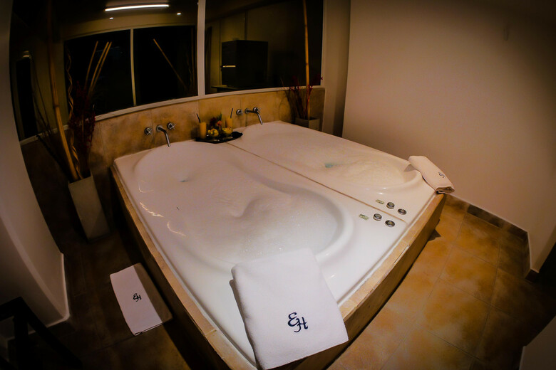 Elegance Hotel