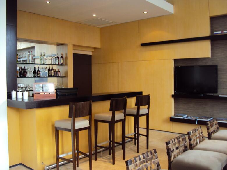 Elegance Hotel